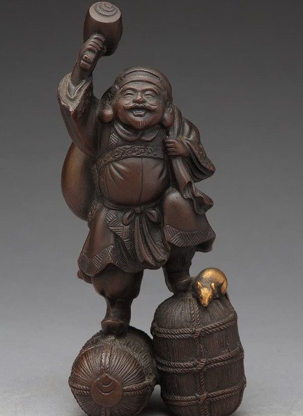 Denne raffinerede bronzestatue med titlen "Daikoku og mus" (大黒と鼠) - Bronze - 村田宏 Hiroshi Murata - 1900-2000