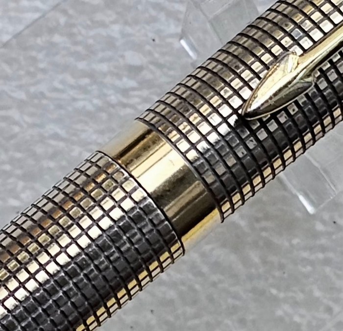 Parker - Parker 75 ciselé  Argent massif 925 vermeil - Plume Or 14 carats - Fyldepen