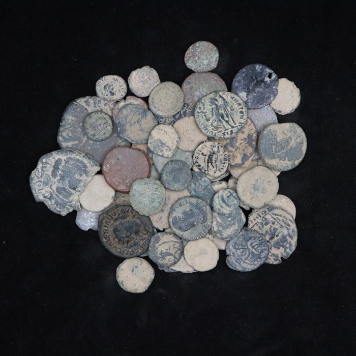 Antikken. Lot of 65 Uncleaned Coins | 2nd Century BC -7th Century AD Including Seleucids, Nabatean , Roman and Byzantine  (Ingen mindstepris)