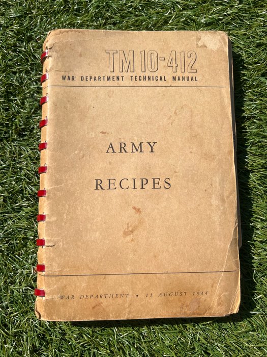 Verenigde Staten van Amerika - WW2 USA Army Field Cook / Recipe Book - Soup - Coffee - Cookies - Beverages - Breakfast - Rations - Pasta - Field Kitchen - Metal binder - 1944