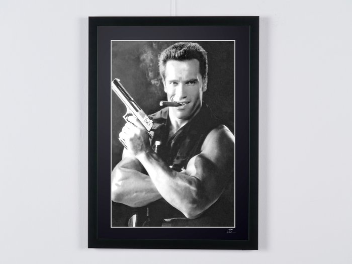 Commando (1985) - Arnold Schwarzenegger - Promo shot - Fine Art Photography - Luxury Wooden Framed 70X50 cm - Limited Edition Nr 01 of 30 - Serial ID 30335 - Original Certificate (COA), Hologram Logo Editor and QR Code - 100% New items.