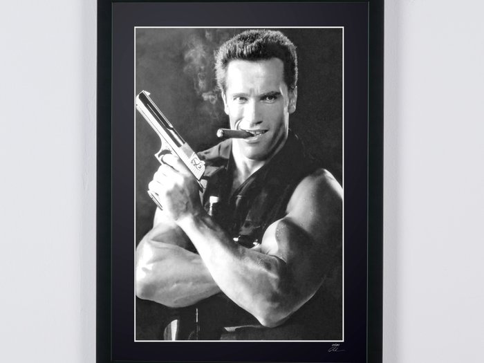 Commando (1985) - Arnold Schwarzenegger - Promo shot - Fine Art Photography - Luxury Wooden Framed 70X50 cm - Limited Edition Nr 01 of 30 - Serial ID 30335 - Original Certificate (COA), Hologram Logo Editor and QR Code - 100% New items.