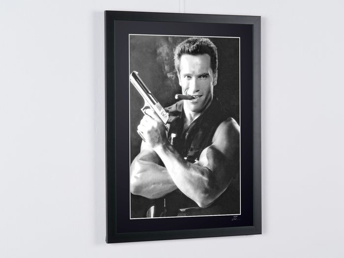 Commando (1985) - Arnold Schwarzenegger - Promo shot - Fine Art Photography - Luxury Wooden Framed 70X50 cm - Limited Edition Nr 01 of 30 - Serial ID 30335 - Original Certificate (COA), Hologram Logo Editor and QR Code - 100% New items.