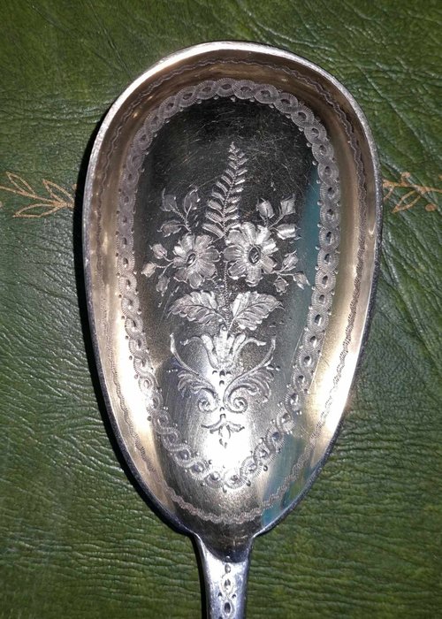 Sterling, Solid Silver Spoon - Chawner  Co (George William Adams) - Ske - .925 sølv - Fantastisk ætsning guld forgyldt