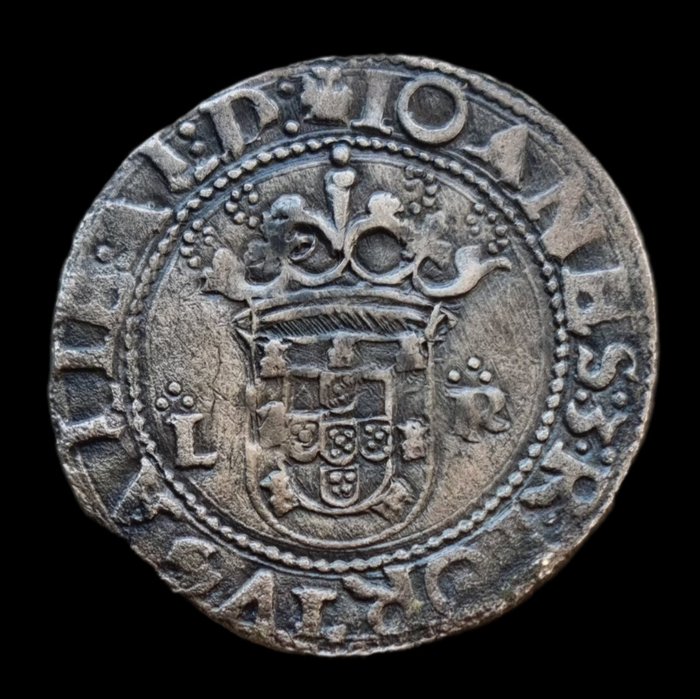 Portugal. D. João III (1521-1557). Tostão (100 Reais) - L R - Lisboa - 2º Tipo - PORTVGALIE:AL:D: - Cruz Solta - Escassa