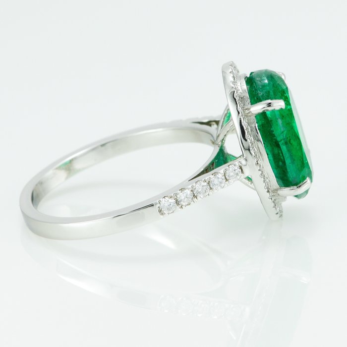 Ring Platin -  4.35ct. tw. Smaragd - Diamant - Eksklusiv Emerald Ring