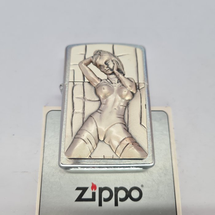 Zippo - Pin-up - Lighter - Messing