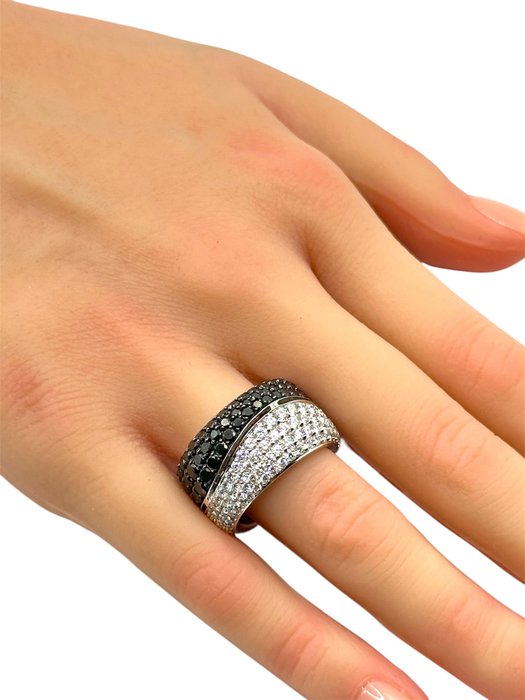 Ring - 18 kraat Hvidguld, Smuk vintage 18K hvidguldsring med diamanter 6,0 karat Diamant (Natur)