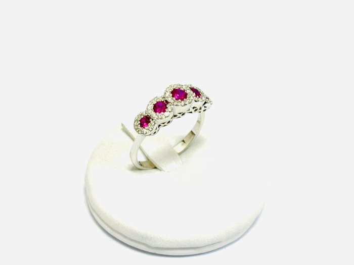 Ring - 18 kraat Hvidguld -  2.10ct. tw. Rubin - Diamant - Fremstillet i Italien