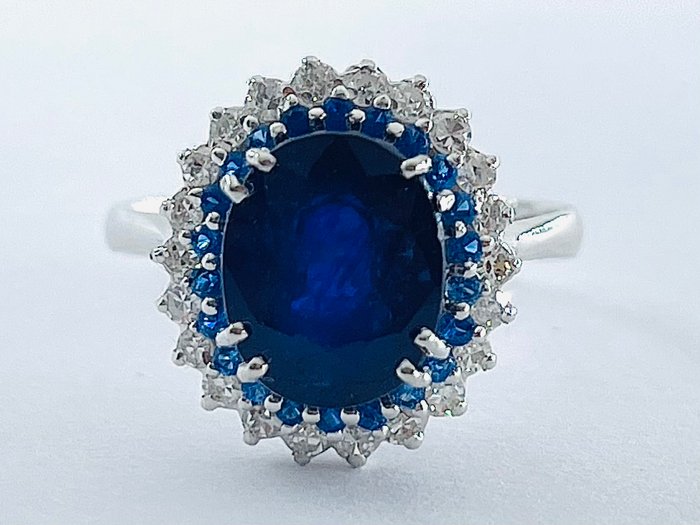 Ingen mindstepris - Ring - 18 kraat Hvidguld Safir - Diamant