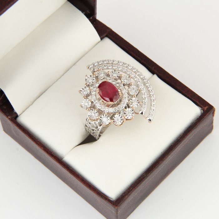 Cocktailring - 14 karat Hvidguld -  2.59ct. tw. Rubin - Diamant - Ruby og diamantring