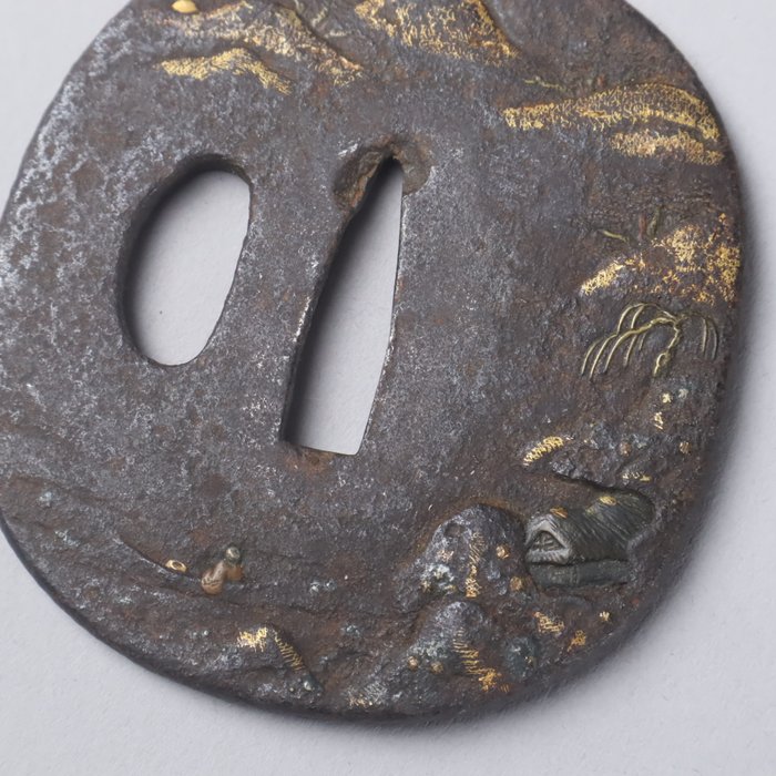 Fiskelandskab Guld Indlæg Sword Guard 98g med trækasse - Japan - Edo-perioden (1600-1868)