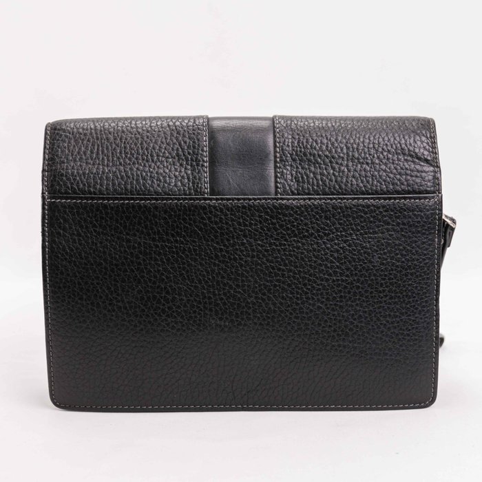 Burberrys - Textured Leather Clutch Bag in Black - Håndtaske uden hank