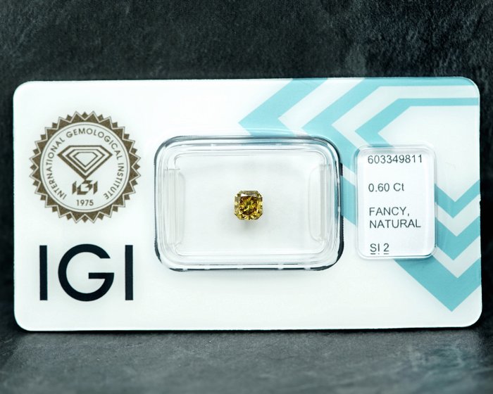 1 pcs Diamant  (Naturfarvet)  - 0.60 ct - Radiant - Fancy intense Gul - SI2 - International Gemological Institute (IGI)