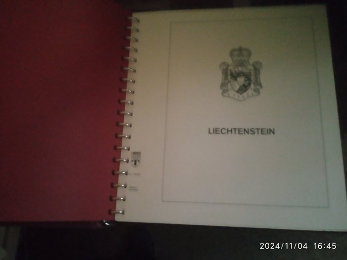 Liechtenstein  - Frimærkealbum fortrykt i 3 bind fra "Lindner" 1928-2004 komplet med klare holdere - Lindner