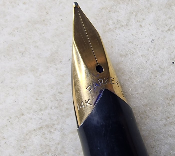 Parker - 65 - Black  Gold Plated Cap - 14k Nib - Vintage - Fyldepen