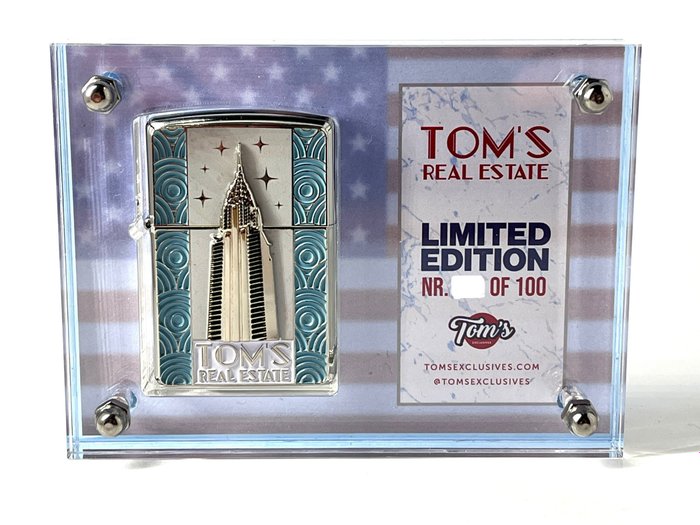 Zippo - Zippo Tom’s Real Estate 2 limited edition - Lommelighter - Emalje, Forsølvet, Messing, Træ