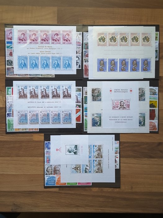 Monaco 1975/1979 - 5 hele år med aktuelle frimærker med souvenirark og forstemplede frimærker - Yvert 1003 à 1208 sans les timbres non émis, BF 10 à 14, 17, préo 34 à 65