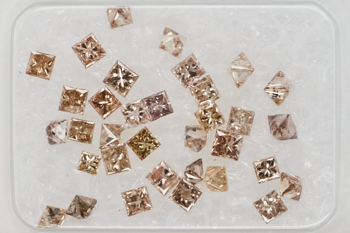 Ingen mindstepris - 34 pcs Diamant  (Naturfarvet)  - 129 ct Blandet brun - I3 VS1 - Gem Report Antwerp (GRA)