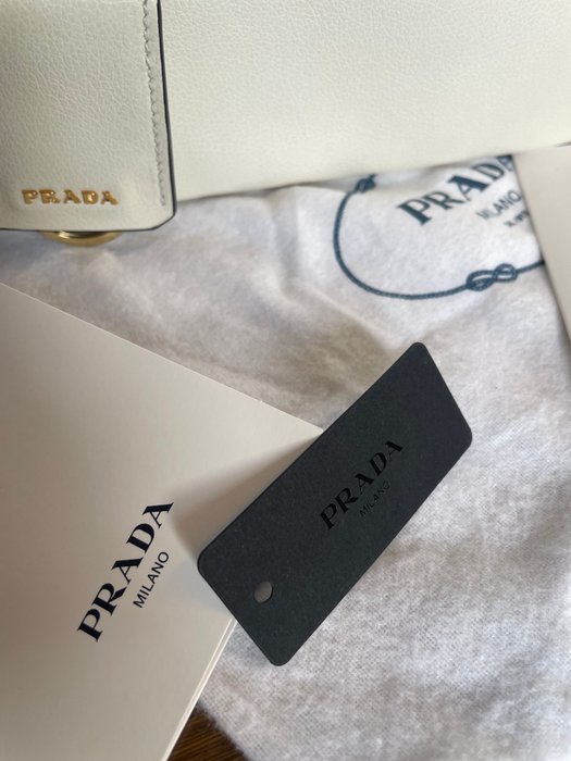 Prada - SAC PRADA BANDOLIERA IN PELLE GLACE CALF BIANCO - Skuldertaske