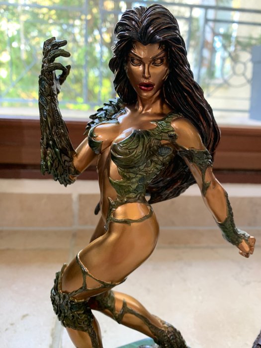 Statue, lot de 2 statues witchblade et aphrodite IX faux bronze moore studio - 38 cm - Harpiks