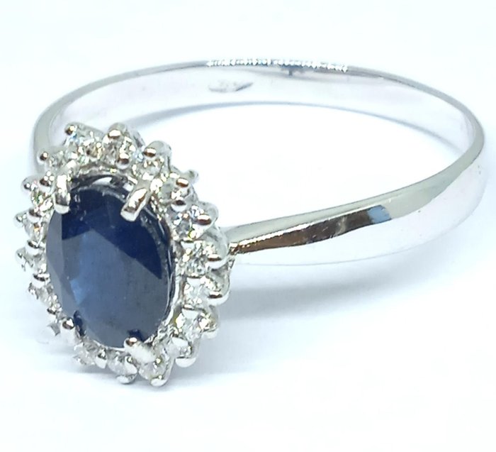 Ingen mindstepris - Ring - 18 kraat Hvidguld -  060ct tw Safir - Diamant