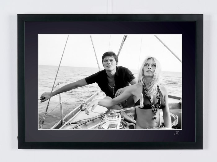 Brigitte Bardot  Alain Delon - Saint Tropez 1968 - Fine Art Photography - Luxury Wooden Framed 70X50 cm - Limited Edition Nr 01 of 30 - Serial ID 17141 - Original Certificate (COA) Hologram Logo Editor and QR Code - 100% New items