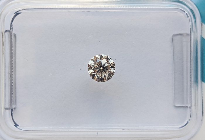 Ingen mindstepris - 1 pcs Diamant  (Naturfarvet)  - 0.23 ct - Rund - Very light Brun - SI2 - International Gemological Institute (IGI)