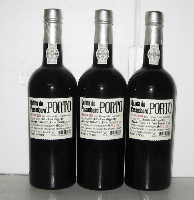 2000 Niepoort's "Quinta do Passadouro" - Vintage Port - Flasket 2002 -  Douro  - 3 Flasker (0,75 L)