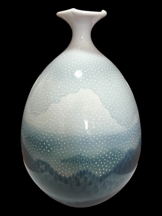 Mesterværk af Fujii Shumei, en ægte Arita-porcelænsperle - Porcelæn - Fujii Shumei - Japan - Shōwa-periode (1926-1989)