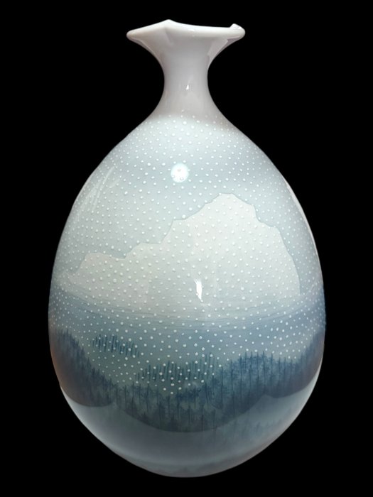 Mesterværk af Fujii Shumei, en ægte Arita-porcelænsperle - Porcelæn - Fujii Shumei - Japan - Shōwa-periode (1926-1989)