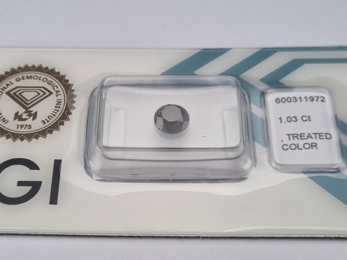 Ingen mindstepris - 1 pcs Diamant  (Farvebehandlet)  - 1.03 ct - Ikke specificeret i laboratorierapporten - International Gemological Institute (IGI)