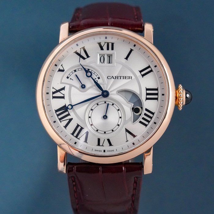 Cartier - Rotonde de Cartier Big Date Retrograde Second Time Zone, Day Night Indicator - W1556240 - Mænd - 2011-nu