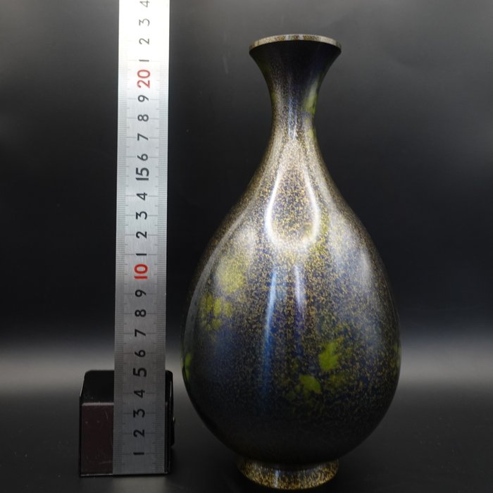 H21,5 cm Takaoka kobbertøj 高岡銅器 Fin bronze vase - Japan - Shōwa-periode (1926-1989)