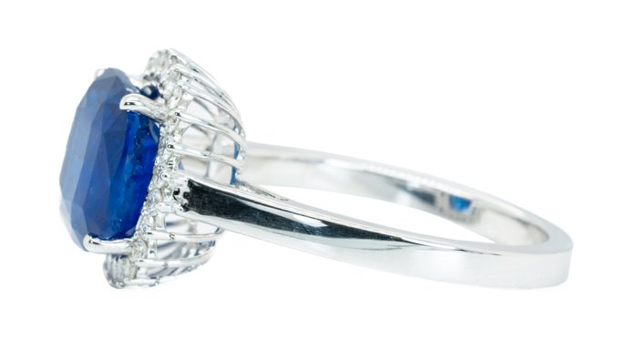 Ingen mindstepris - Ring - 18 kraat Hvidguld, Levende/Velvet Blue (Ceylon) -  4.86ct. tw. Safir - Diamant - 0,25 ct - VS