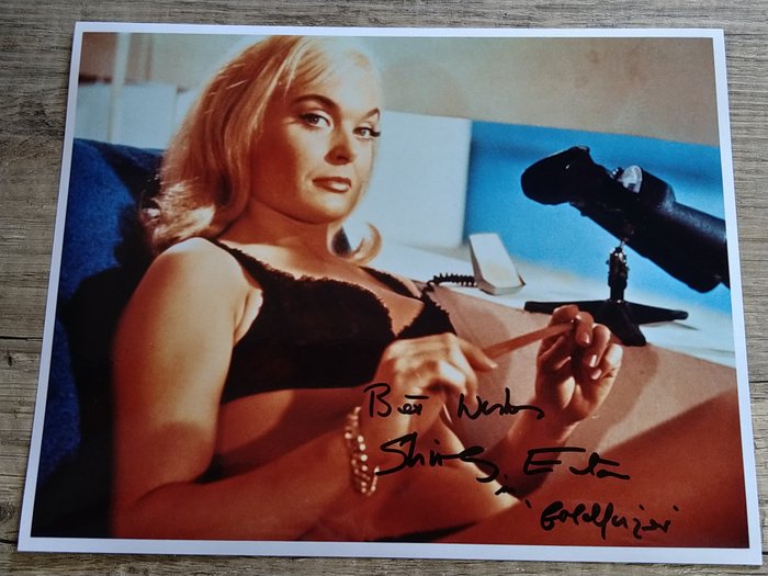 James Bond 007: Goldfinger - Shirley Eaton "Jill Masterson" - Signed photo with COA