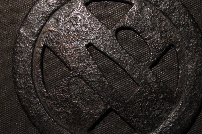 Katana - Smedet jern - Daito Satsuma Jyuji Sukashi Tsuba : C4-532 - Japan - Edo-perioden (1600-1868)