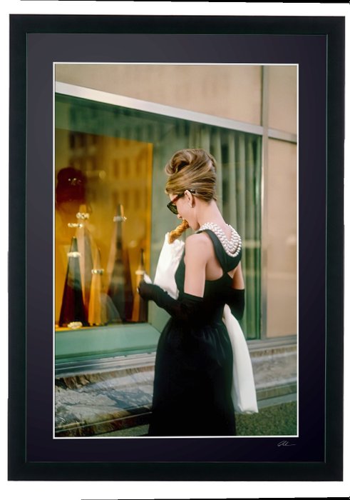 Breakfast At Tiffany's (1961) - Audrey Hepburn - Fine Art Photography - Luxury Wooden Framed 70X50 cm - Limited Edition Nr 01 of 30 - Serial ID 16966 - Original Certificate (COA), Hologram Logo Editor and QR Code - 100% New items.