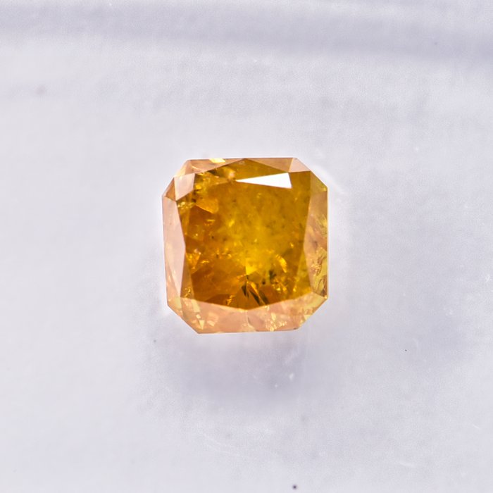 Ingen mindstepris - 1 pcs Diamant  (Naturfarvet)  - 0.57 ct - Radiant - Fancy intense Gullig Orange - I3 - International Gemological Institute (IGI)