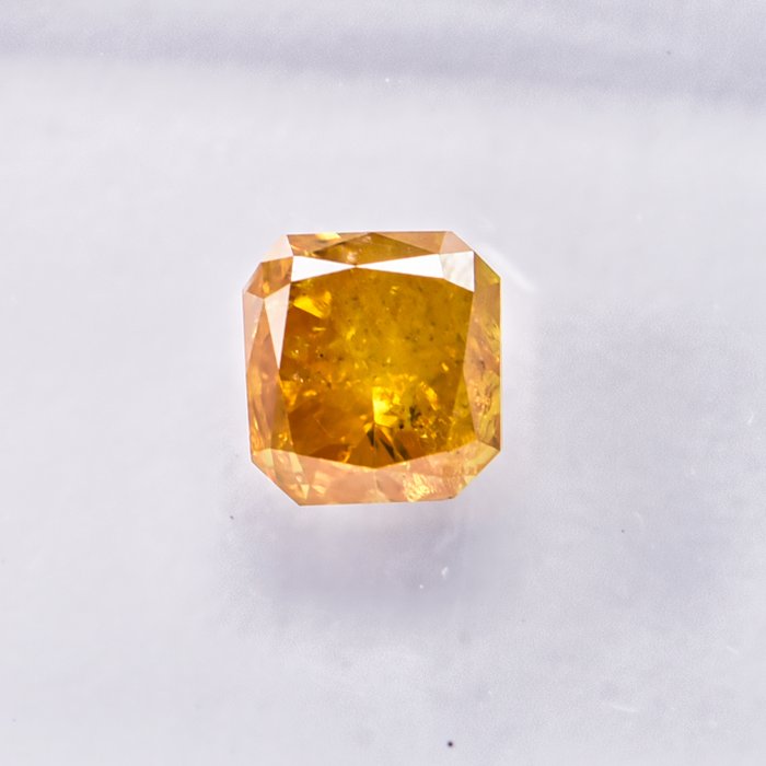 Ingen mindstepris - 1 pcs Diamant  (Naturfarvet)  - 0.57 ct - Radiant - Fancy intense Gullig Orange - I3 - International Gemological Institute (IGI)