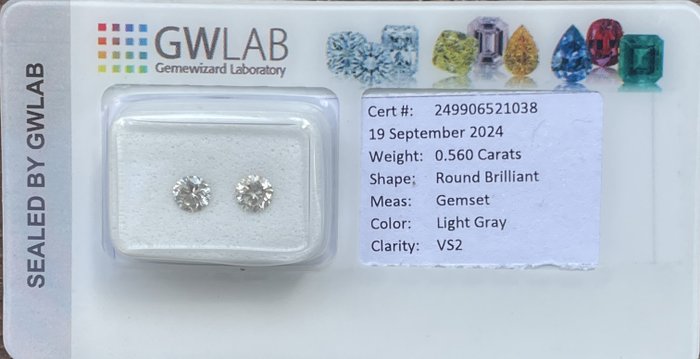 Ingen mindstepris - 2 pcs Diamant  (Natur)  - 0.56 ct - Rund - VS2 - Gemewizard Gemological Laboratory (GWLab) - Lysegrå