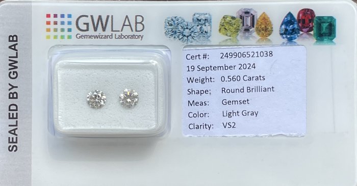 Ingen mindstepris - 2 pcs Diamant  (Natur)  - 0.56 ct - Rund - VS2 - Gemewizard Gemological Laboratory (GWLab) - Lysegrå