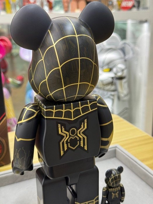 Medicom Toy Be@rbrick - 400%  100% Bearbrick - Spiderman - No Way Home (Black  Gold Suit)