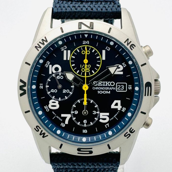 Seiko - Chronograph Military Dark Blue and Yellow and White Indexes 100m. Date - Ingen mindstepris - Mænd - 2011-nu