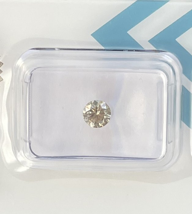 Ingen mindstepris - 1 pcs Diamant  (Naturfarvet)  - 0.47 ct - Rund - Fancy Grå, Grønlig Gul - VS2 - International Gemological Institute (IGI) - Fancy G.G.Y