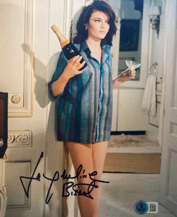 The Deep - Jacqueline Bisset - 20x25 cm Photo with Beckett COA