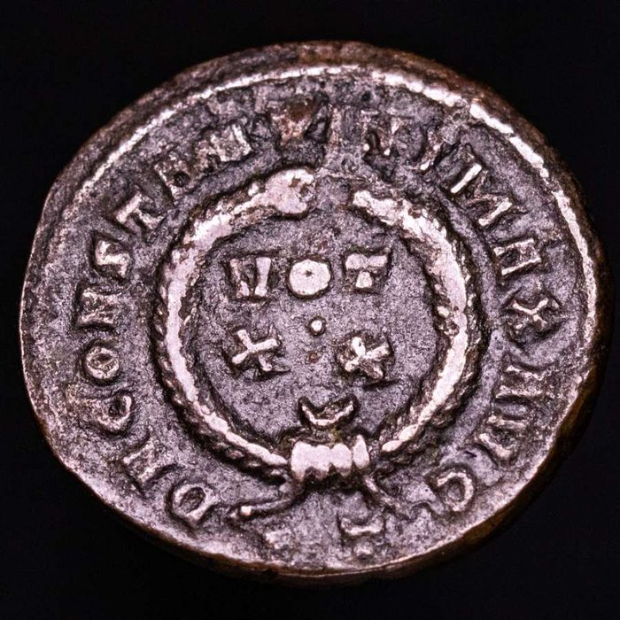 Romarriket. Constantine I (AD 306-337). Follis Ticinum AD 321. D N CONSTANTINI MAX AVG, VOT XX in wreath. ST  (Ingen mindstepris)