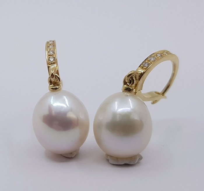 Øreringe - 14 karat Gulguld -  0.09ct. tw. - 10x11mm Edison Pearls