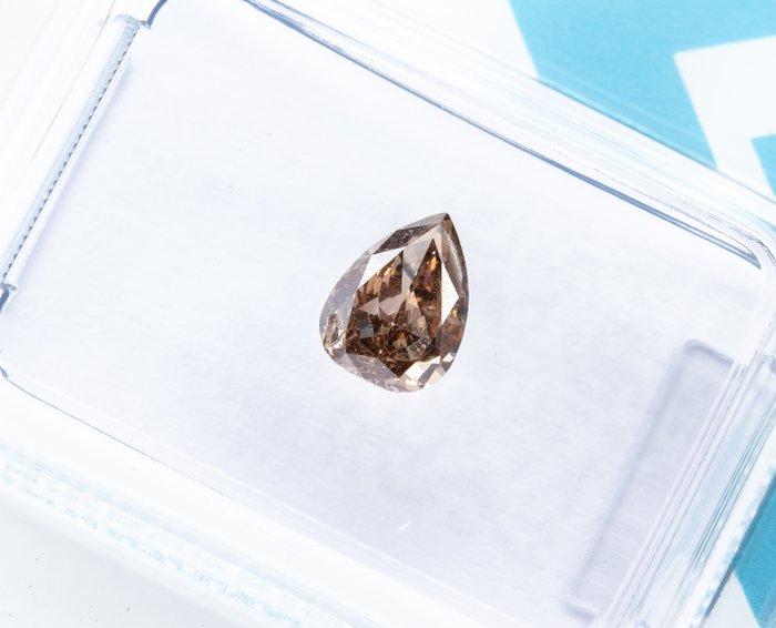 Ingen mindstepris - 1 pcs Diamant  (Naturfarvet)  - 0.60 ct - Pære - Fancy deep Rosa Brun - SI2 - International Gemological Institute (IGI)