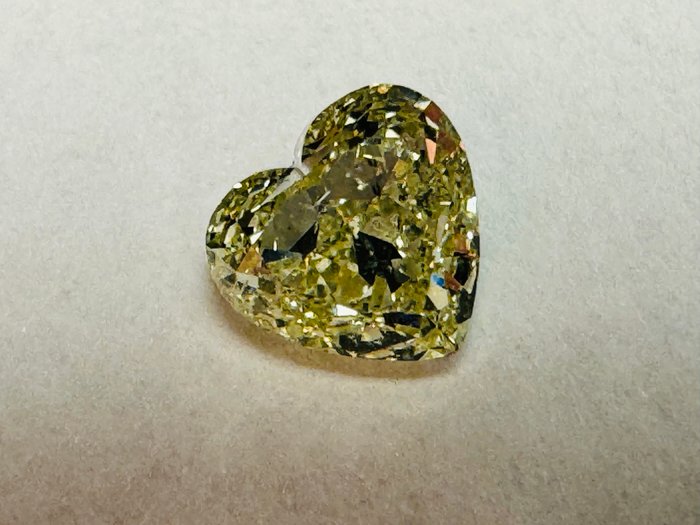 Ingen mindstepris - 1 pcs Diamant  (Naturfarvet)  - 0.70 ct - Hjerte - Fancy light Gul - SI2 - Gem Report Antwerp (GRA)